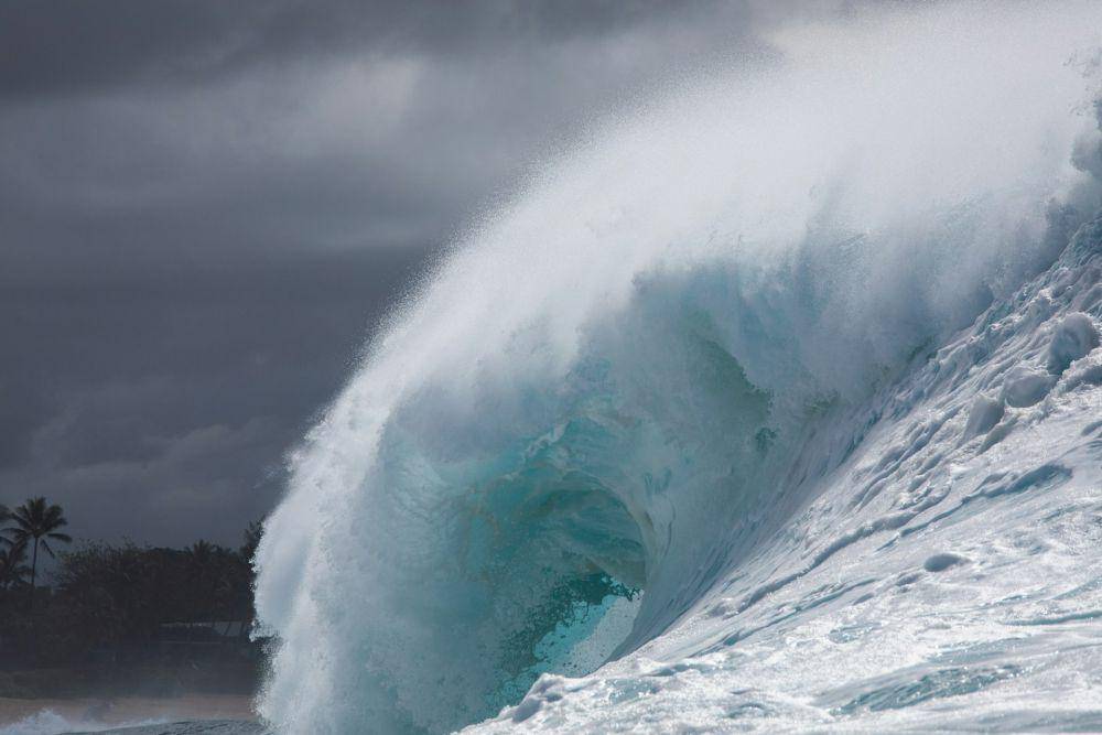 ilustrasi tsunami (unsplash.com/Matt Paul Catalano)