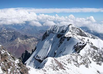 BMKG Ungkap Lapisan Es di Puncak Jaya Papua Berkurang 4 Meter
