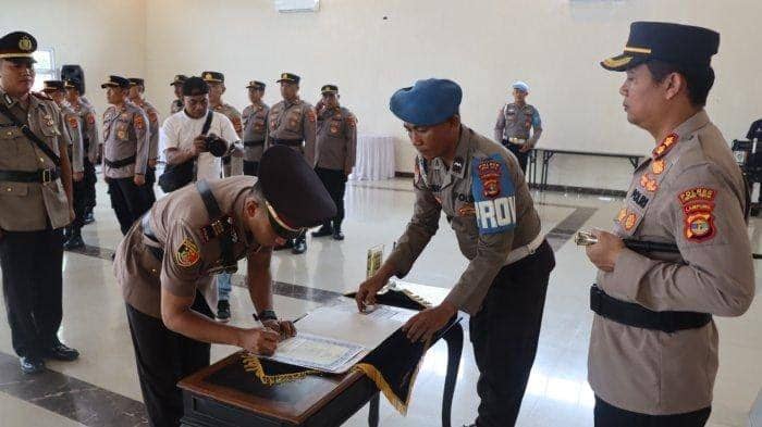 Serah terima jabatan Polres Lampung Tengah pada Oktober 2023. (Dok. Polres Lampung Tengah).