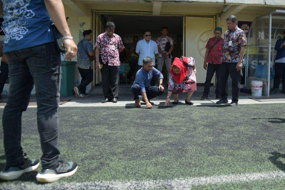Wali Kota Semarang, Hevearita Gunaryanti Rahayu saat mengecek Stadion Citarum bersama perwakilan PT Mahesa Jenar, Danur Rispriyanto dan Kepala Dispora Kota Semarang, Fravarta Sadman pada Kamis (18/4/2024). (dok. Pemkot Semarang)