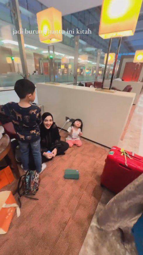 Atta dan Aurel terjebak di bandara (Instagram.com/attahalilintar)