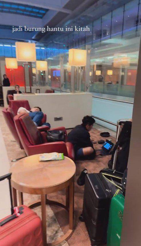 Atta dan Aurel terjebak di bandara (Instagram.com/attahalilintar)