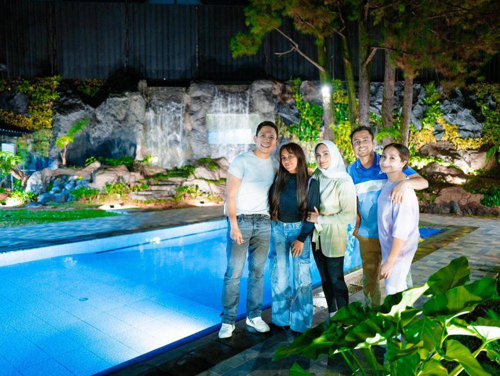 Raffi Ahmad bikin air terjun di rumah (instagram.com/raffinagita1717)