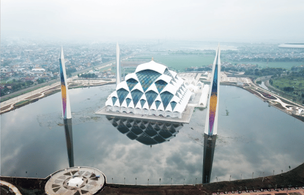 7 Wisata Dekat Masjid Al-Jabbar, Bisa Kulineran dan Nongkrong Santai