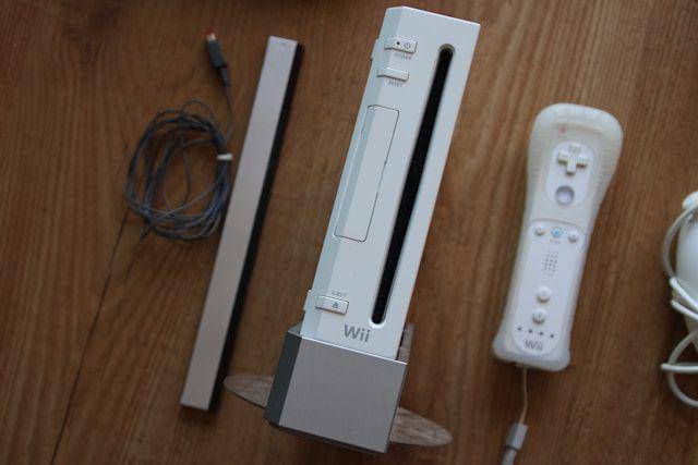 konsol Nintendo Wii (unsplash.com/@dmjdenise)