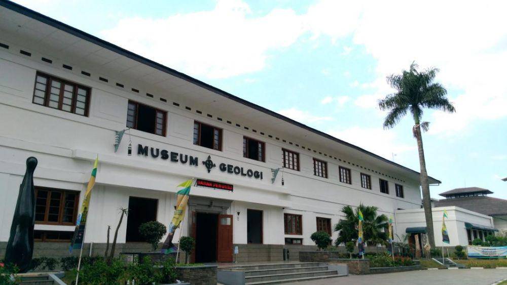 ilustrasi Museum Geologi Bandung (kebudayaan.kemdikbud.go.id)