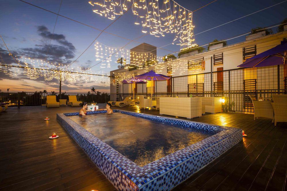 5 Rooftop Bar di Seminyak Paling Hits dan Asyik buat Nongkrong