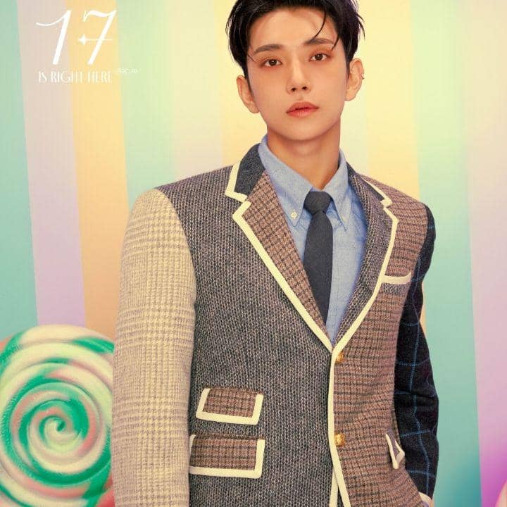 Joshua SEVENTEEN di official photo HERE(1).zip (twitter.com/pledis_17)