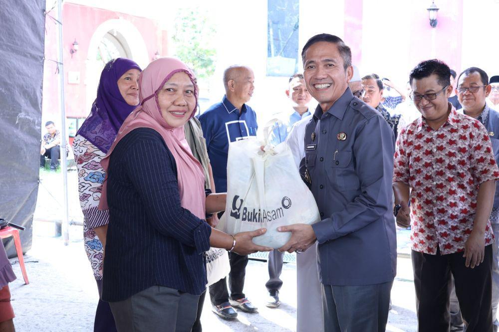 Ada 12 Ribu Warga Miskin di Palembang, Wako Lanjutkan Bagi Sembako