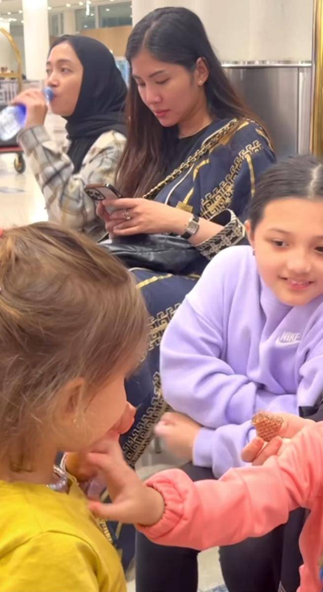 potret Ameena Hanna Nur Atta punya teman baru (instagram.com/queenarsy.iroh)