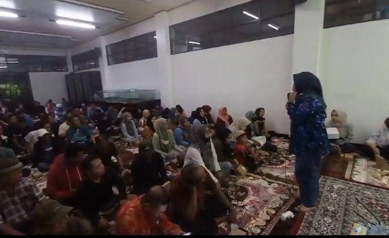 Fatmawati saat mengedukasi tentang pengelolaan sampah di Banjarmasin.