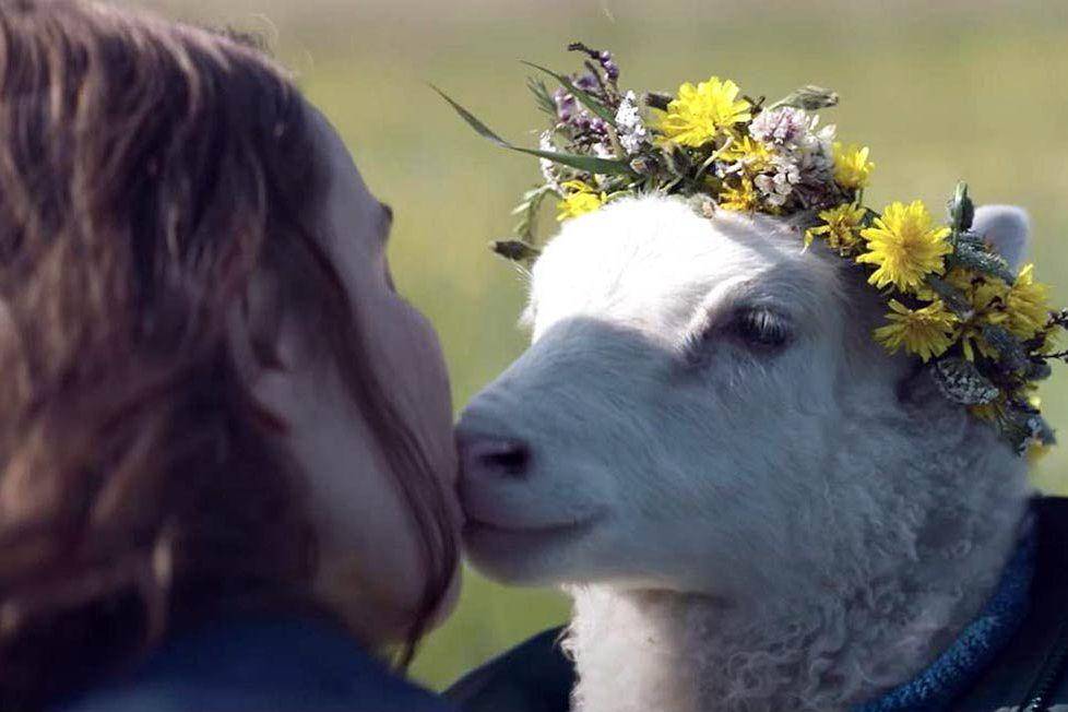 adegan dalam film Lamb (dok. A24/Lamb)