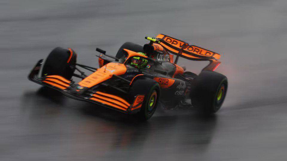 Lando Norris saat menjalani sesi sprint qualifying GP China 2024. (formula1.com)