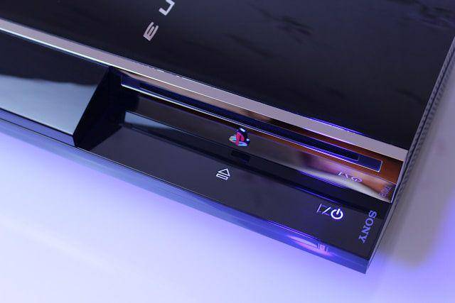 konsol PlayStation 3 (unsplash.com/@chilinik)