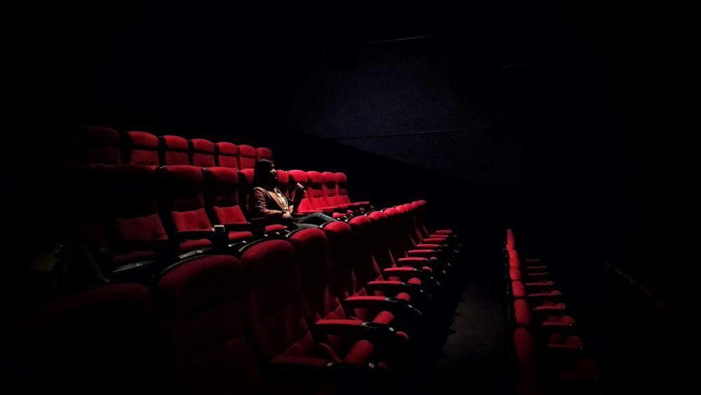 5 Kelebihan Nonton Bioskop Sendirian, Bisa Bikin Ketagihan
