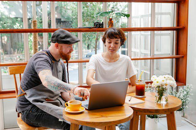 5 Tips Bekerja Secara Profesional dengan Pasangan, Anti Baper