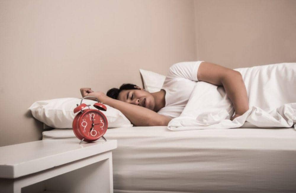 ilustrasi pria sedang tidur (freepik.com/jcomp)