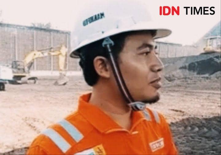 Makhfud, Asisten Manajemen Inventory Primer Energy PLTU Bunton Adipala, Cilacap, Jumat (19/4/2024).(IDN Times/Foto : Rama/