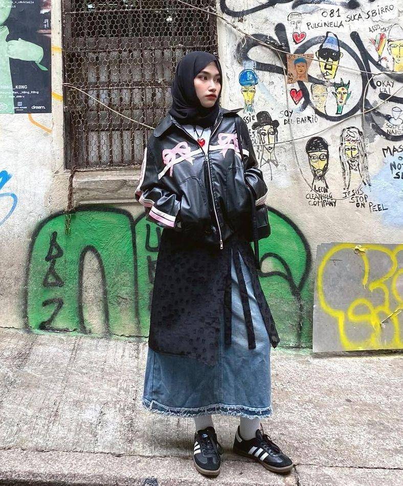 OOTD hijab racing jacket (instagram.com/olavee_)