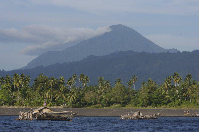 Gunung Tangkoko terletak di Taman Nasional Tangkoko, Sulawesi Utara. (commons.wikimedia.org/Lip Kee Yap)