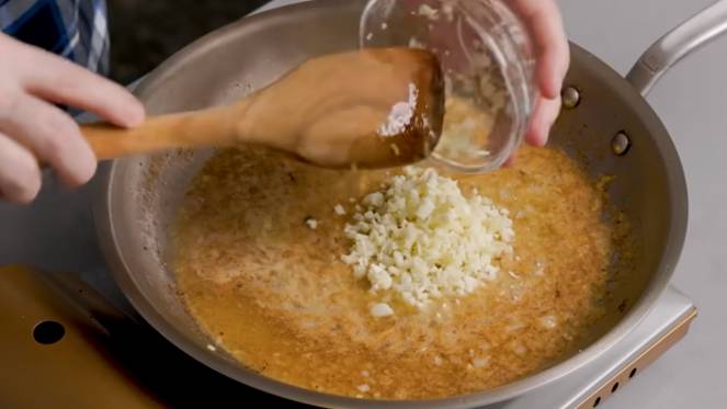 ilustrasi garlic butter (youtube.com/Sip and Feast)