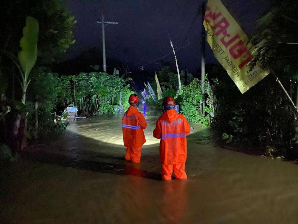 Banjir yang terjadi di beberapa titik di wilayah Trenggalek. IDN Times/ istimewa