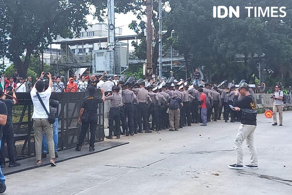 Demonstran Pendukung AMIN di Patung Kuda Bubar, Massa Prabowo Pulang