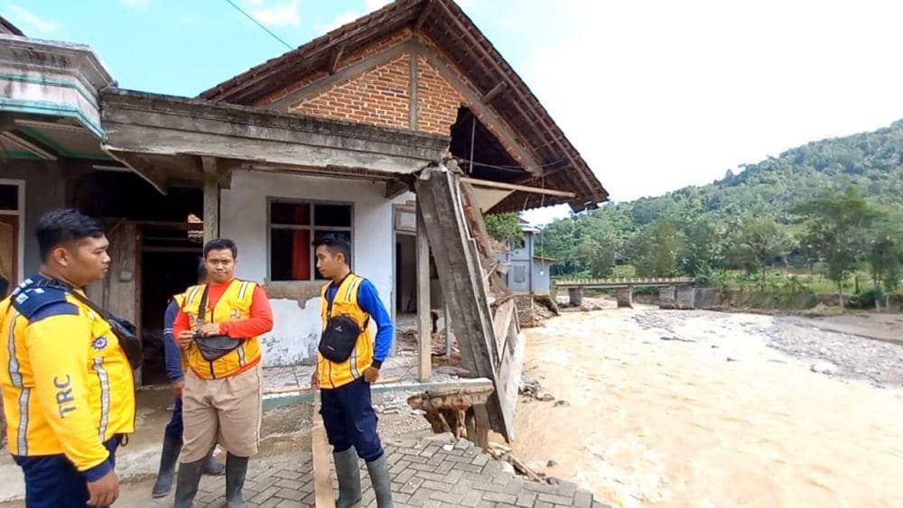 Bangunan rumah rusak terkena banjir di Munjungan Trenggalek. IDN Times/ istimewa