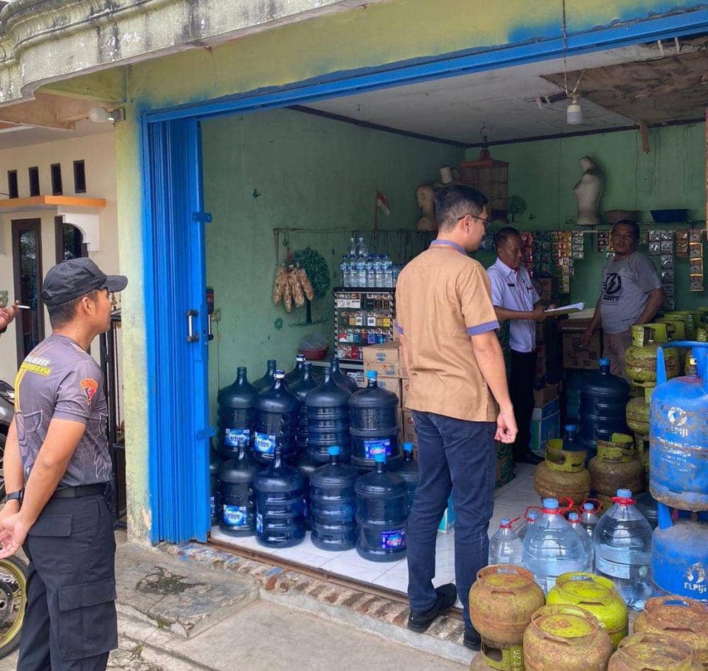 Pertamina Patra Niaga Regional Sumbagsel memantau penyaluran LPG 3 kg ke agen dan pangkalan di Lampung Selatan. (Dok. PPN Sumbagsel).