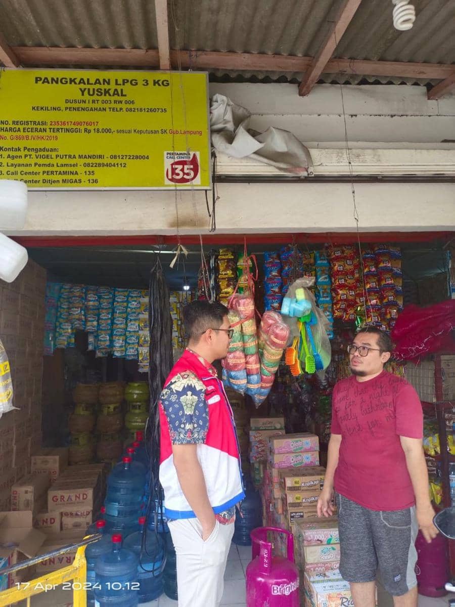 Pertamina Patra Niaga Regional Sumbagsel memantau penyaluran LPG 3 kg ke agen dan pangkalan di Lampung Selatan. (Dok. PPN Sumbagsel).