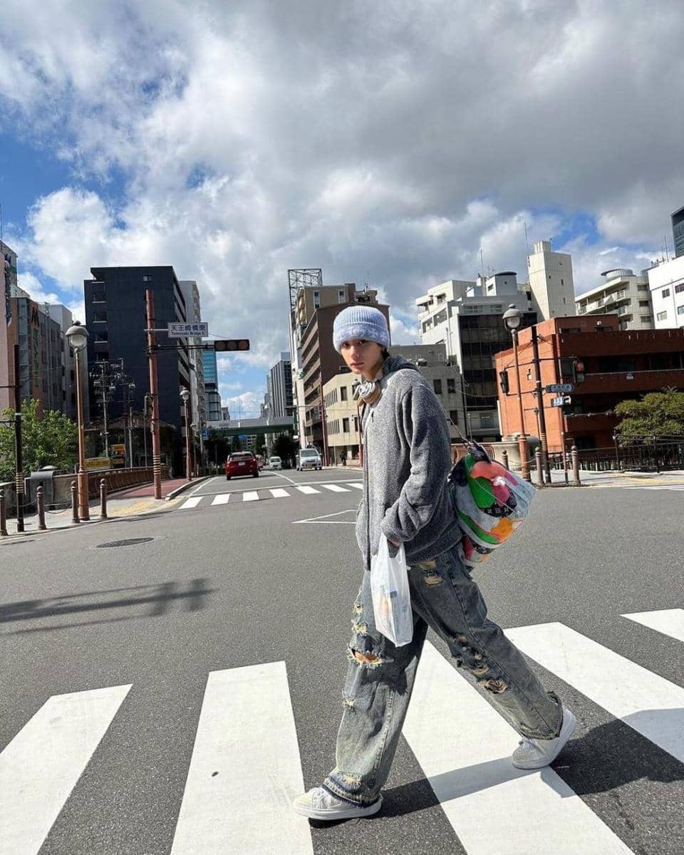 celana oversized ala Anton RIIZE (instagram.com/riize_official)