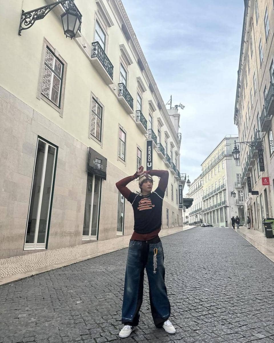 celana oversized ala Anton RIIZE (instagram.com/riize_official)