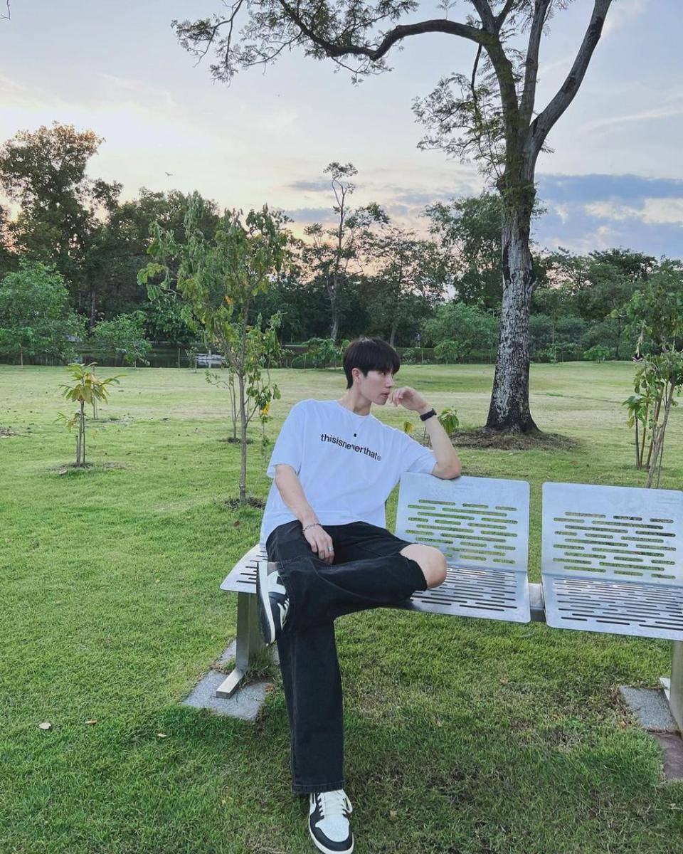 potret outfit kasual ala JJay Patiphan (instagram.com/jjaypf)