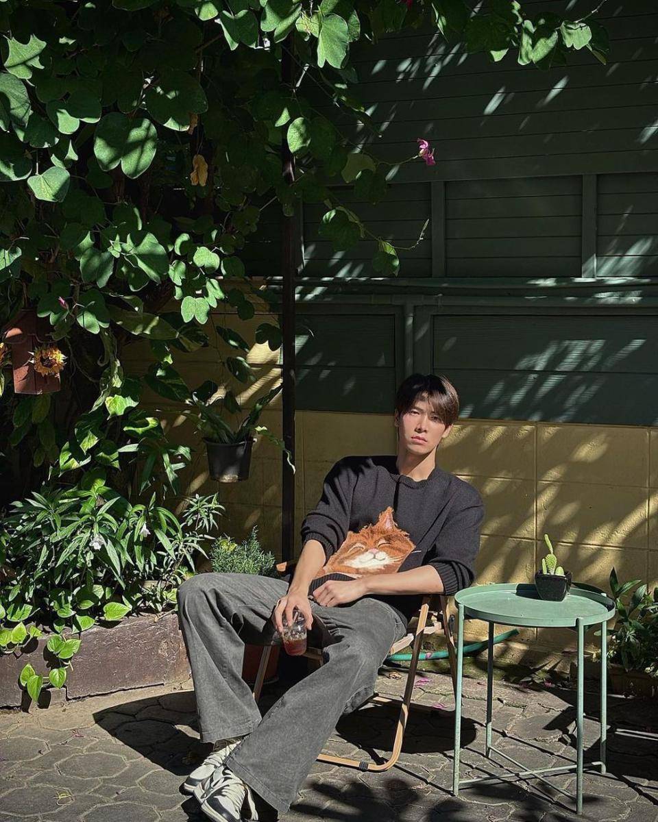 potret outfit kasual ala JJay Patiphan (instagram.com/jjaypf)