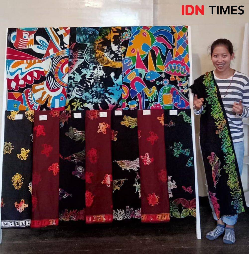 Priska Yenirianto lestarikan batik Singkawang dan Kalbar. (IDN Times/ig @priska_batik).
