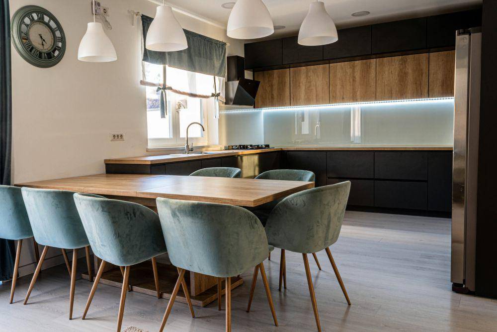 inspirasi warna dapur yang trendi (unsplash.com/David Fanatan)