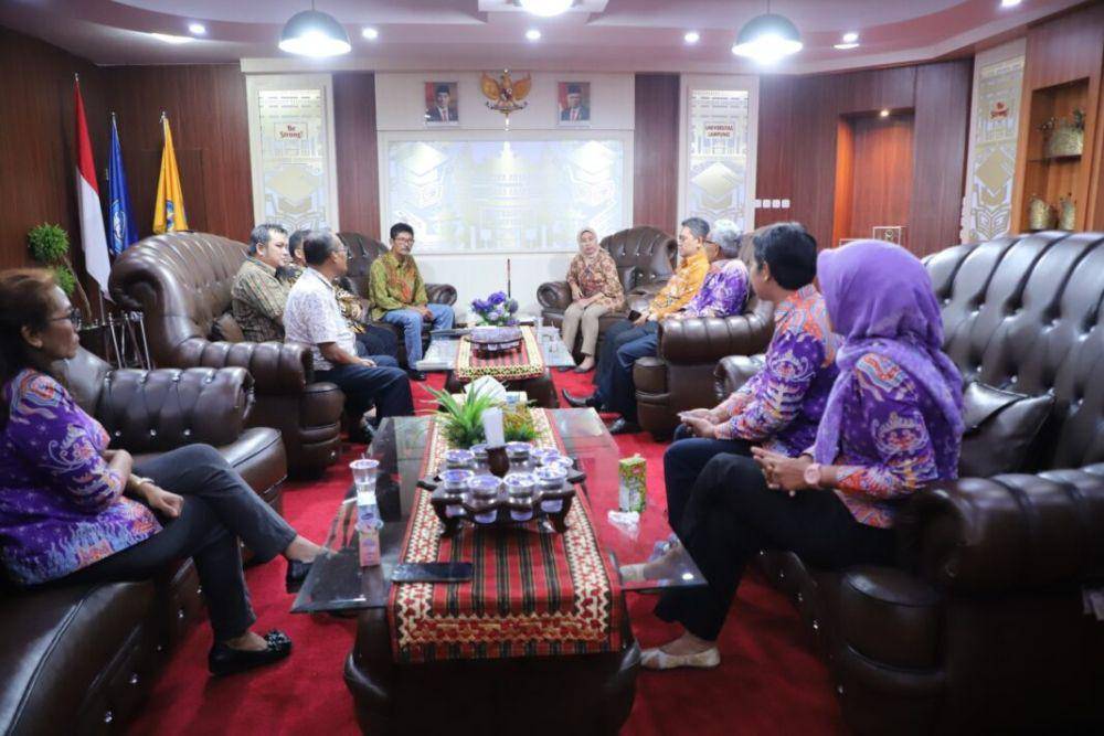 Audiensi Unila bersama delegasi Disnakkeswan Provinsi Lampung, Balai Karantina Pertanian Kelas I Bandar Lampung, dan PDHI Cabang Lampung. (Dok. Unila).