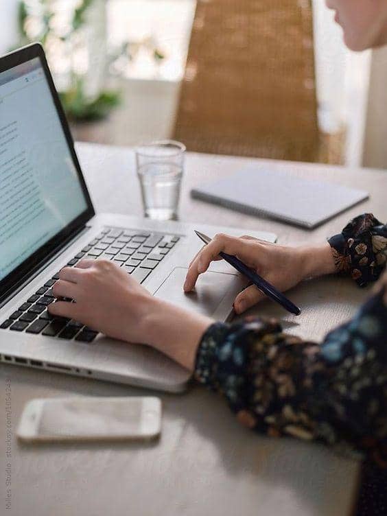 Rahasia Menjaga Laptop Awet, Hindari Kebiasaan Ini!