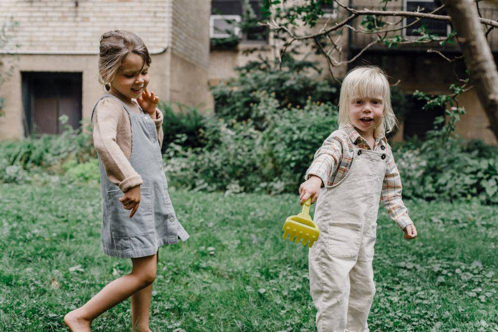 Mencegah sibling rivalry pada anak sejak dini (Pexels.com/Allan Mas)