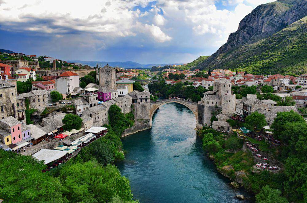 potret panorama alam Kota Mostar, Bosnia and Herzegovina (pexels.com/Jocelyn Erskine-Kellie)