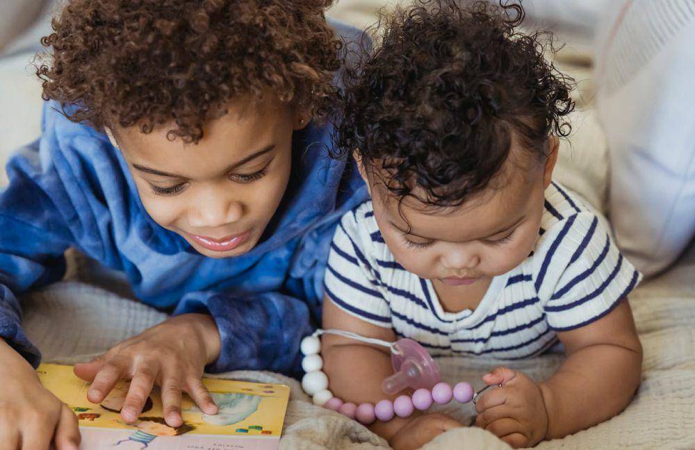 Mencegah sibling rivalry pada anak sejak dini (Pexels.com/Keira Burton)