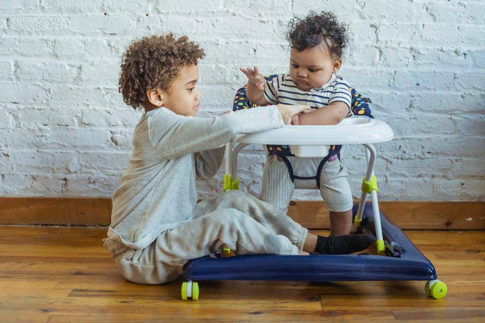Mencegah sibling rivalry pada anak sejak dini (Pexels.com/Keira Burton)