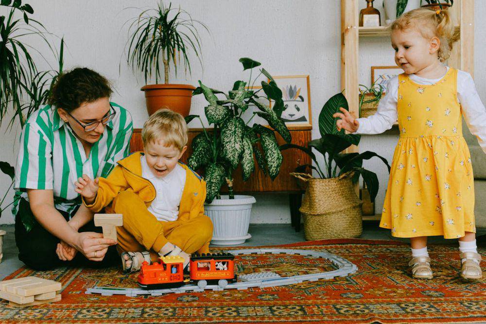 Mencegah sibling rivalry pada anak sejak dini (Pexels.com/Anna Shvets)