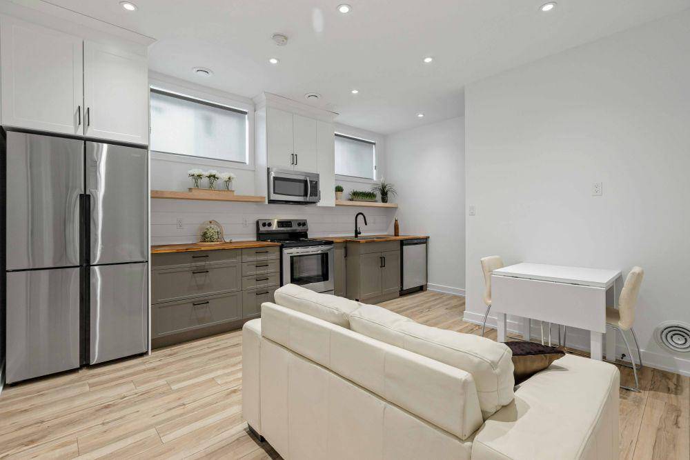 inspirasi warna cat untuk dapur (unsplash.com/Point3D Commercial Imaging Ltd.)