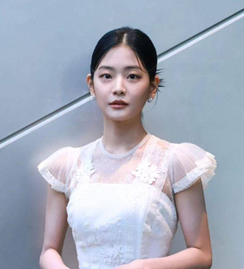 Chung Su Bin (instagram.com/chung.su.bin)