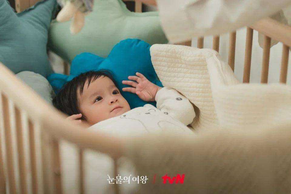 Goo See Woo di drama Queen of Tears (dok. tvN/Queen of Tears)