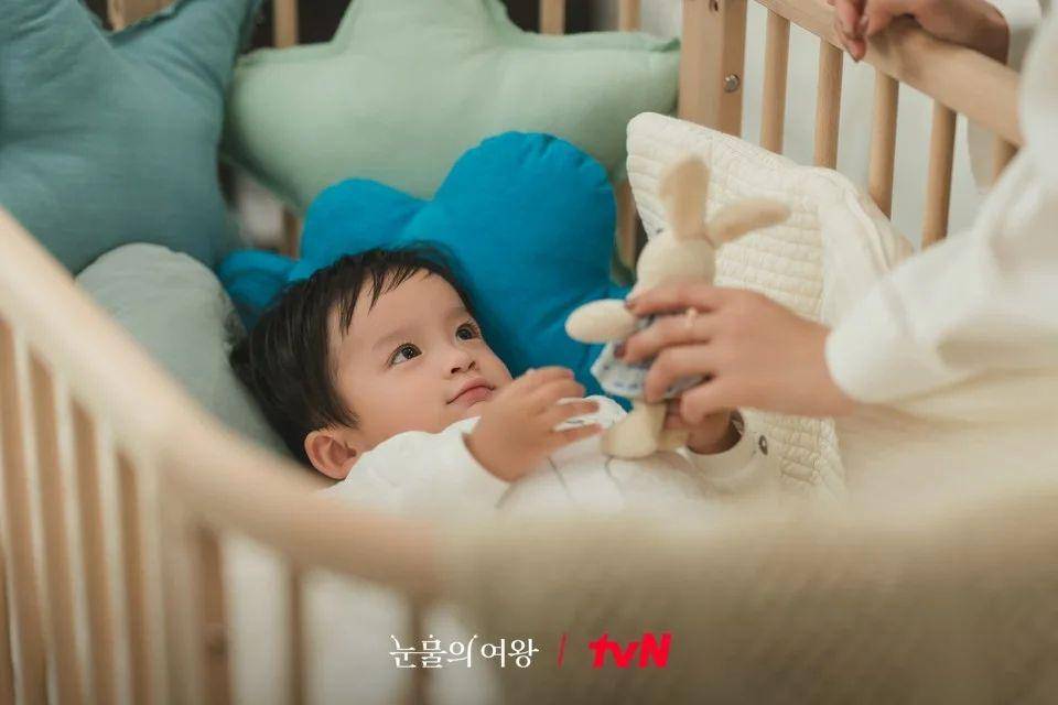Goo See Woo di drama Queen of Tears (dok. tvN/Queen of Tears)