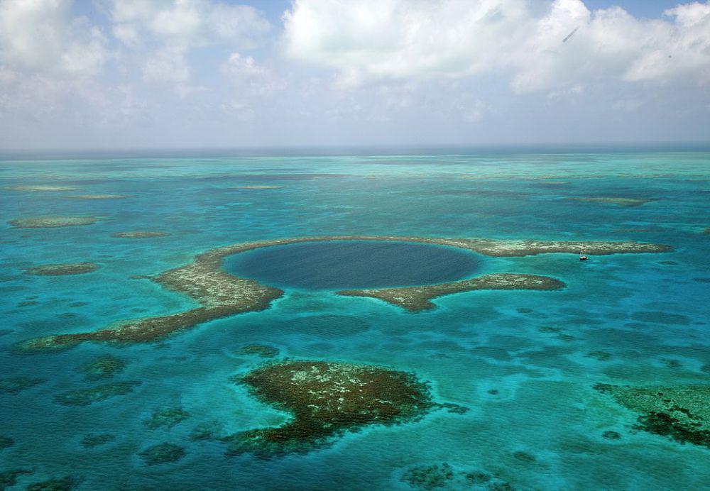 7 Hal Menakjubkan yang Berada di Lautan,  Ada Air Terjun Bawah Laut!