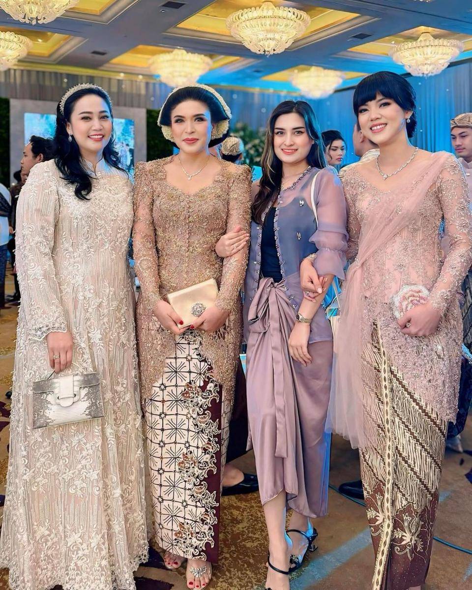 potret artis di resepsi anak kelima Bambang Soesatyo (instagram.com/tyaarishi)