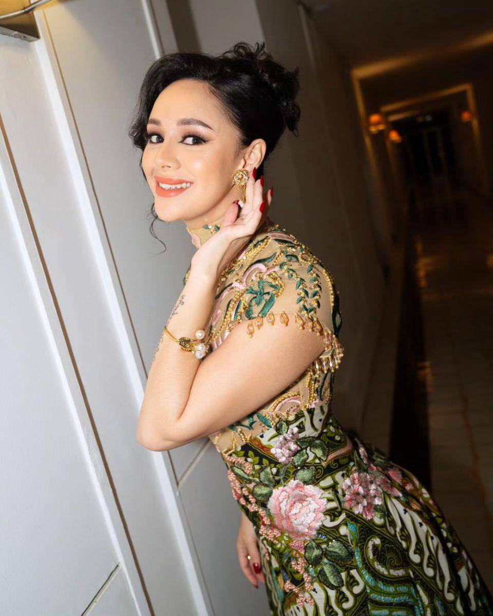 Potret Brianna Simorangkir yang berperan sebagai Karlina di serial The Perfect Strangers (dok.instagram/simorangkir.brianna)